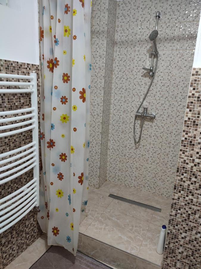 Lovely 1 Bedroom Apartment In City Centre, Sleeps 4 ! توردا المظهر الخارجي الصورة